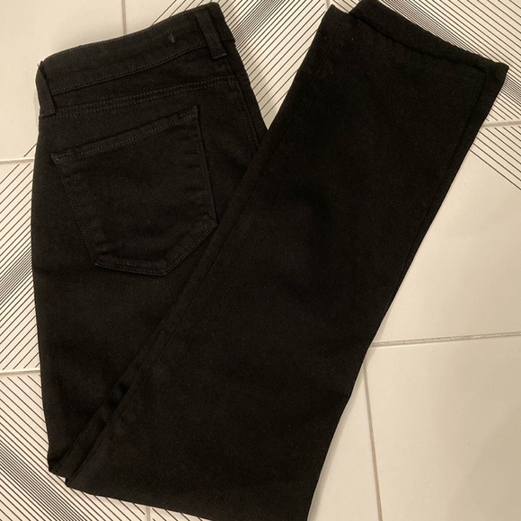 J Brand women black denim jeans. Curvy fit, cigarette leg. Worn twice. Stretchy - Picture 1 of 4